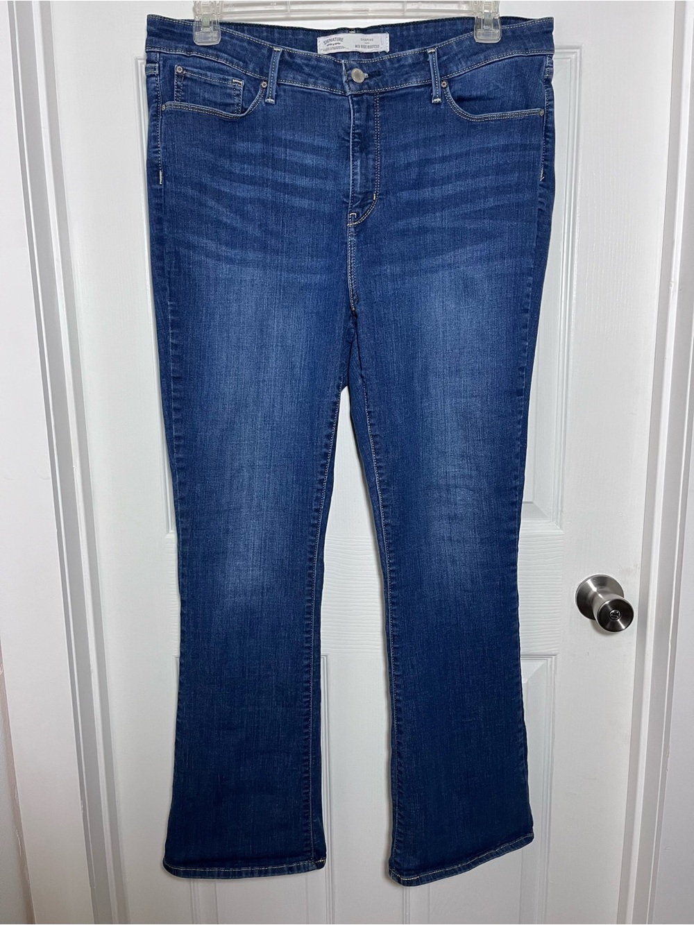 Signature by Levi Strauss Women's Medium Wash Boot Cut Jeans